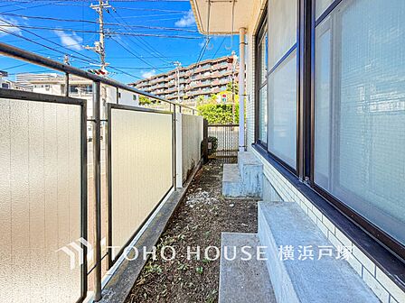 【Balcony】太陽に愛された邸は、陽当り・通風に優れた魅力的で快適さを追求した邸宅でした。ここに住むからこそ意味がある。そんな特別感に浸りながら、毎日をお過ごしして欲しいです 。