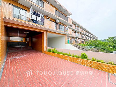 【Appearance】流行に左右されず、将来にわたって価値が継続する「上質」な佇まい。おしゃれな雰囲気や自然の潤い、親しみやすさといった個性を、街に新たな価値をもたらし続ける。