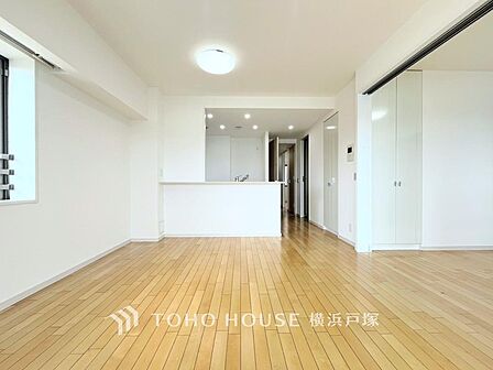 【Living room】ご家族やお客様との時間等、多くの時を刻む空間。何気なく過ぎる時でさえも上質な一時となる快適な空間を。