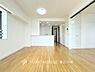 リビング/ダイニング：【Living room】ご家族やお客様との時間等、多くの時を刻む空間。何気なく過ぎる時でさえも上質な一時となる快適な空間を。