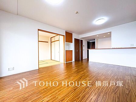 【Living room】ご家族やお客様との時間等、多くの時を刻む空間。何気なく過ぎる時でさえも上質な一時となる快適な空間を。