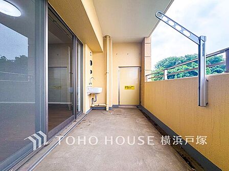 【Balcony】気持ちのいい空が見渡せる広いバルコニー。爽やかな風を感じて、心躍る素敵な暮らしがはじまります。