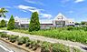 周辺：横須賀の海沿いエリアにある大型スーパー。広大な売場に新鮮な生鮮食品や惣菜、日用品が豊富に揃います。広い駐車場も完備され、まとめ買いにも大変便利。毎日のお買い物を快適に支える、地域の頼れるスポットです。