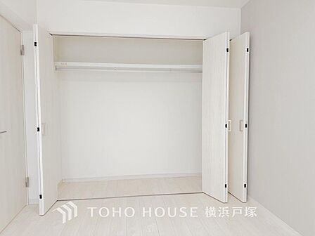 【Storage】整理整頓がしやすい収納スペース。日常の必需品をすっきり収納し、部屋を広く保つ機能的な設計。