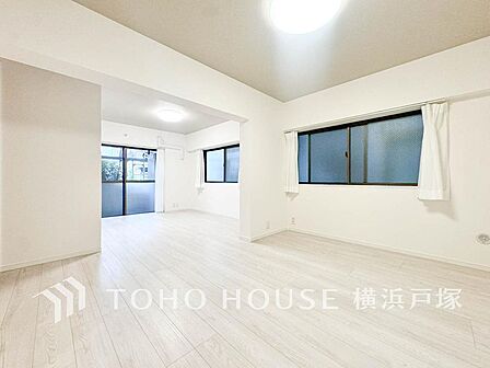 【Living room】ご家族やお客様との時間等、多くの時を刻む空間。何気なく過ぎる時でさえも上質な一時となる快適な空間を。