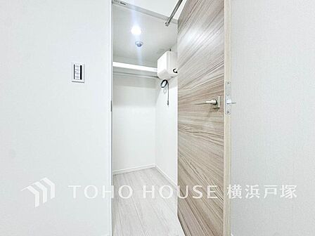 【WIC】ウォークインクローゼットは家族みんなの衣類が収納できるよう広めに設計してあります。