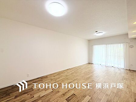 作り手の「気持ちの良いリビングでお過ごししていただきたい」という思いを感じさせます。