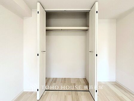 【Storage】整理整頓がしやすい収納スペース。日常の必需品をすっきり収納し、部屋を広く保つ機能的な設計。