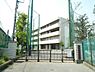 周辺：文教地区の落ち着いた環境に位置する公立中学校。文武両道を掲げて学力向上と部活動の活性化に注力し、生徒の主体性を重んじながら地域社会と連携して心豊かな青年を育んでいます。