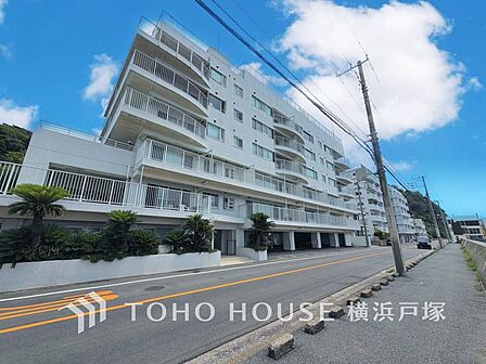 【Appearance】爽やかな青空の下に贅沢なほどに降り注ぐ陽光、豊かな居住性と、クオリティが見事に調和した住空間は、住まうことの喜びを感じさせてくれます。