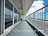 バルコニー：【Balcony】広いバルコニーは暮らしの中で光と風を演出してくれています。見事なまでの開放的な空間をお楽しみ下さい。