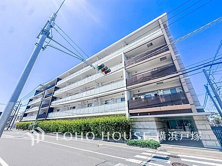 【Appearance】爽やかな青空の下に贅沢なほどに降り注ぐ陽光、豊かな居住性と、クオリティが見事に調和した住空間は、住まうことの喜びを感じさせてくれます。