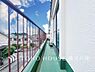 バルコニー：【Balcony】太陽に愛された邸は、陽当り・通風に優れた魅力的で快適さを追求した邸宅でした。ここに住むからこそ意味がある。そんな特別感に浸りながら、毎日をお過ごしして欲しいです 。