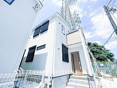 外観：【Appearance】その邸が魅せる、気品・上質・重厚感・細やかさ、そのすべては訪れた者に安らぎと品性を与える特別な空間です。ここに住むからこそ意味がある。すべての（始まり）をここから迎えます。
