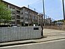 周辺：豊かな自然環境に囲まれた閑静な丘陵地にある公立中学校。文武両道を掲げて学力向上と部活動の活性化に注力し、生徒の主体性を重んじながら地域社会と連携して心豊かな青年を育んでいます。