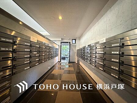 【cluster mailbox】郵便物はこちらからお取りいただけます。共用部分も機能的な上、デザインが統一されています。
