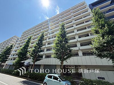 外観:【Appearance】爽やかな青空の下に贅沢なほどに降り注ぐ陽光、豊かな居住性と、クオリティが見事に調和した住空間は、住まうことの喜びを感じさせてくれます。 外観:【Appearance】爽やかな青空の下に贅沢なほどに降り注ぐ陽光、豊かな居住性と、クオリティが見事に調和した住空間は、住まうことの喜びを感じさせてくれます。