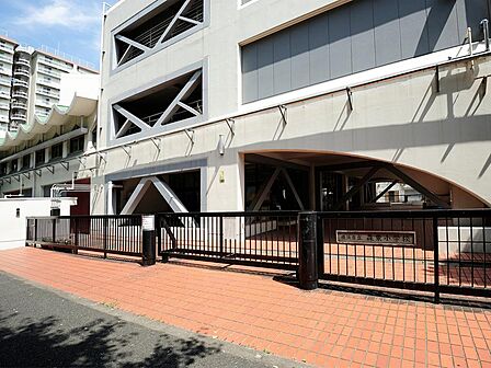 横浜市立森東小学校まで約140m。