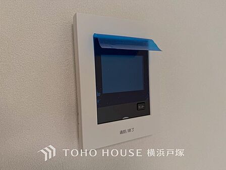 誰が来てもわかる様にモニター付きインターホンを設置。家事導線を考慮した個所に設置し、防犯性と利便性に優れ快適と安らぎを合わせた優しい設計。