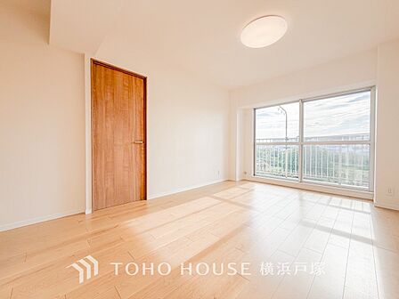 【Living room】作り手の「気持ちの良いリビングでお過ごししていただきたい」という思いを感じさせます。