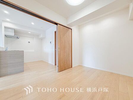 「Room」穏やかな寛ぎを届ける上質仕様のゆとりあるお部屋。自分時間を充実させながら心豊かにできるプライベート空間。