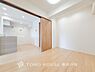 寝室：「Room」穏やかな寛ぎを届ける上質仕様のゆとりあるお部屋。自分時間を充実させながら心豊かにできるプライベート空間。