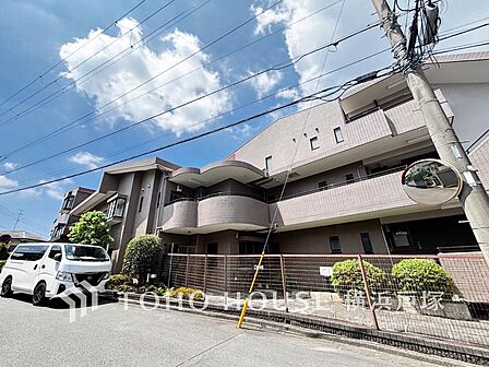 【Appearance】爽やかな青空の下に贅沢なほどに降り注ぐ陽光、豊かな居住性と、クオリティが見事に調和した住空間。