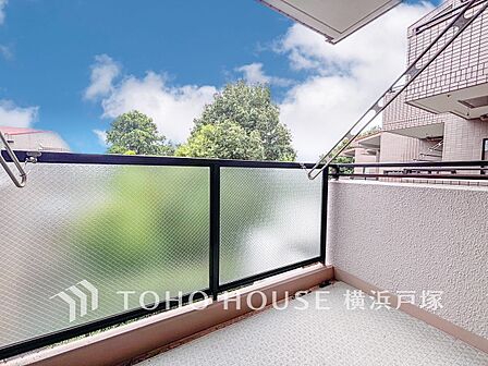 【Balcony】広いバルコニーは暮らしの中で光と風を演出してくれています。見事なまでの開放的な空間をお楽しみ下さい。