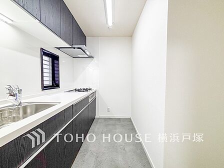 【Kitchen】誰もが使いやすいデザインに拘ったキッチン。快適な日常を支える機能性と強さが一つになったキッチンです。