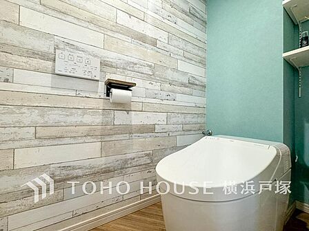 【Toilet】清潔感のあるトイレ空間。毎日快適に使えるよう配慮された仕様で、落ち着いて利用できる空間です。
