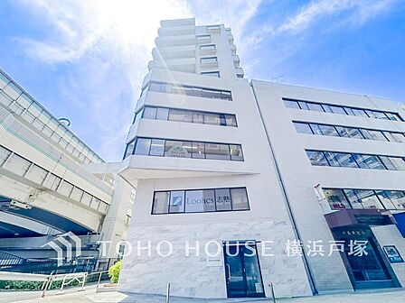 時をこえて輝く美しさ。洗練されたデザインが街並みに溶け込み、圧倒的な存在感を放つ外観