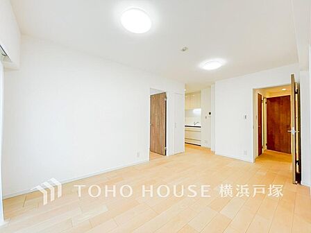 リビングも広く設け、訪れる人々を暖かく迎えてくれます。