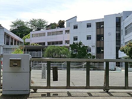 鎌倉市立第一中学校まで約1800m