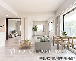 最上階・角住戸の豊かな光と風が心地よいホワイト調の開放空間