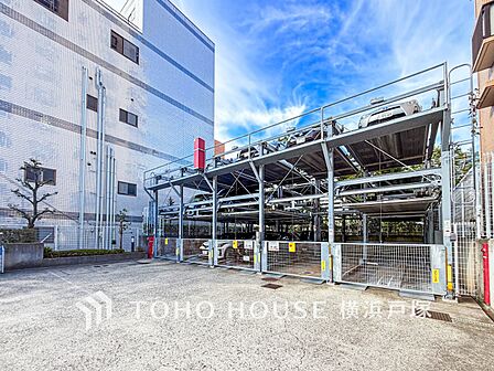 敷地内に駐車スペースがあると日々の暮らしをスムーズに運ぶ事が出来ます。(空き状況はお問合せ下さい)