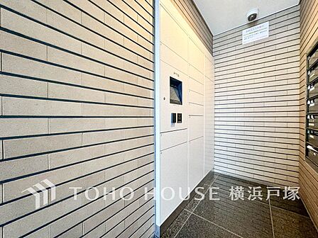 【Delivery box】普段留守がちなご家族にも安心な宅配ボックスを完備。再配達を頼む手間を省ける嬉しい設備です。
