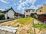 外観：静かな時間が流れる閑静な住宅街の一画。落ち着いた街並みを身近に感じながら、家族の笑顔が集う温かな日々を紡いでいける住環境です。