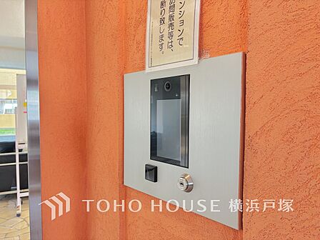 【TVモニタ付きインターホン】誰が来てもわかる様にモニター付きインターホンを設置。快適と安らぎを合わせた優しい設計。