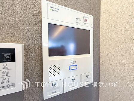【TVモニタ付きインターホン】誰が来てもわかる様にモニター付きインターホンを設置。快適と安らぎを合わせた優しい設計。