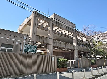 横浜市立日枝小学校まで約487m
