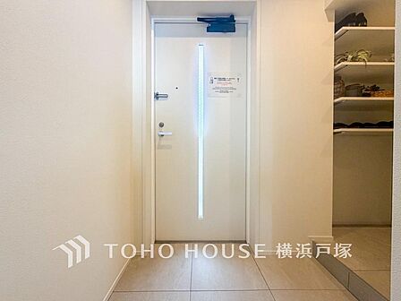【Entrance】清潔感が溢れ、訪れる者すべてを「安らぎ」と「充実」で包み込みます。