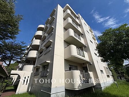 【Appearance】時代の流れに惑わされないカラートーンで街並みに溶け込む外観は絶妙なコントラストで輝きを放ちます。