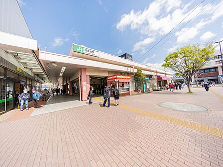 根岸線港南台駅まで約650m。駅前には多彩な商業施設があり、お買い物に便利。「横浜」駅へは約25分。