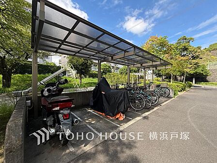 【Bike space】安心・便利なバイク置き場。専用スペースで大切なバイクを守り、快適な移動をサポートする理想的な場所。