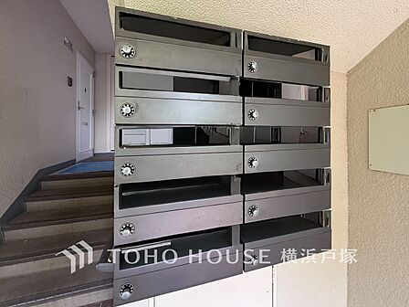 【cluster mailbox】郵便物はこちらからお取りいただけます。共用部分も機能的な上、デザインが統一されています。