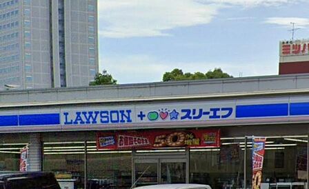 ローソン・スリーエフ金沢幸浦店まで約1100m。食品や飲料、日用品などを取り扱うコンビニエンスストア。日常のちょっとした買い物にも利用しやすく、暮らしを身近で支えます。