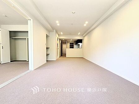 作り手の「気持ちの良いリビングでお過ごししていただきたい」という思いを感じさせます。