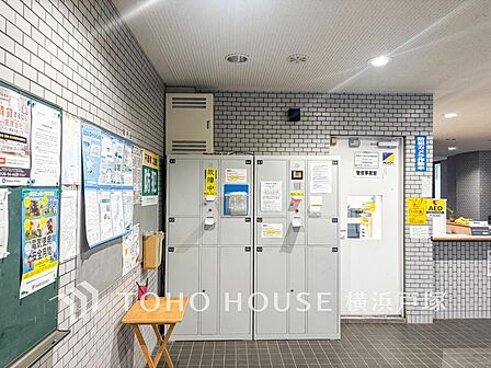 【宅配ボックス】お仕事でお帰りが遅い方も、ご夫婦でお仕事されている方も、お荷物の受け取りが出来るので安心です。