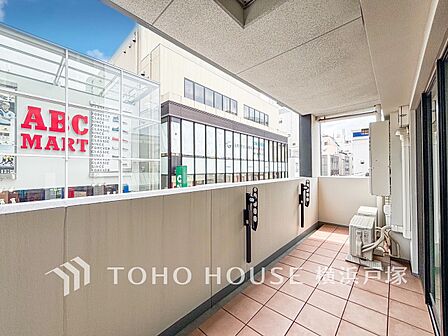 【Balcony】気持ちのいい空が見渡せる広いバルコニー。爽やかな風を感じて、心躍る素敵な暮らしがはじまります。