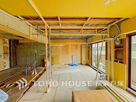 【Living room】くつろぎと交流の中心、広がる空間。温もりと光に包まれたリビングで、家族の絆が深まる毎日を2026年6月撮影
